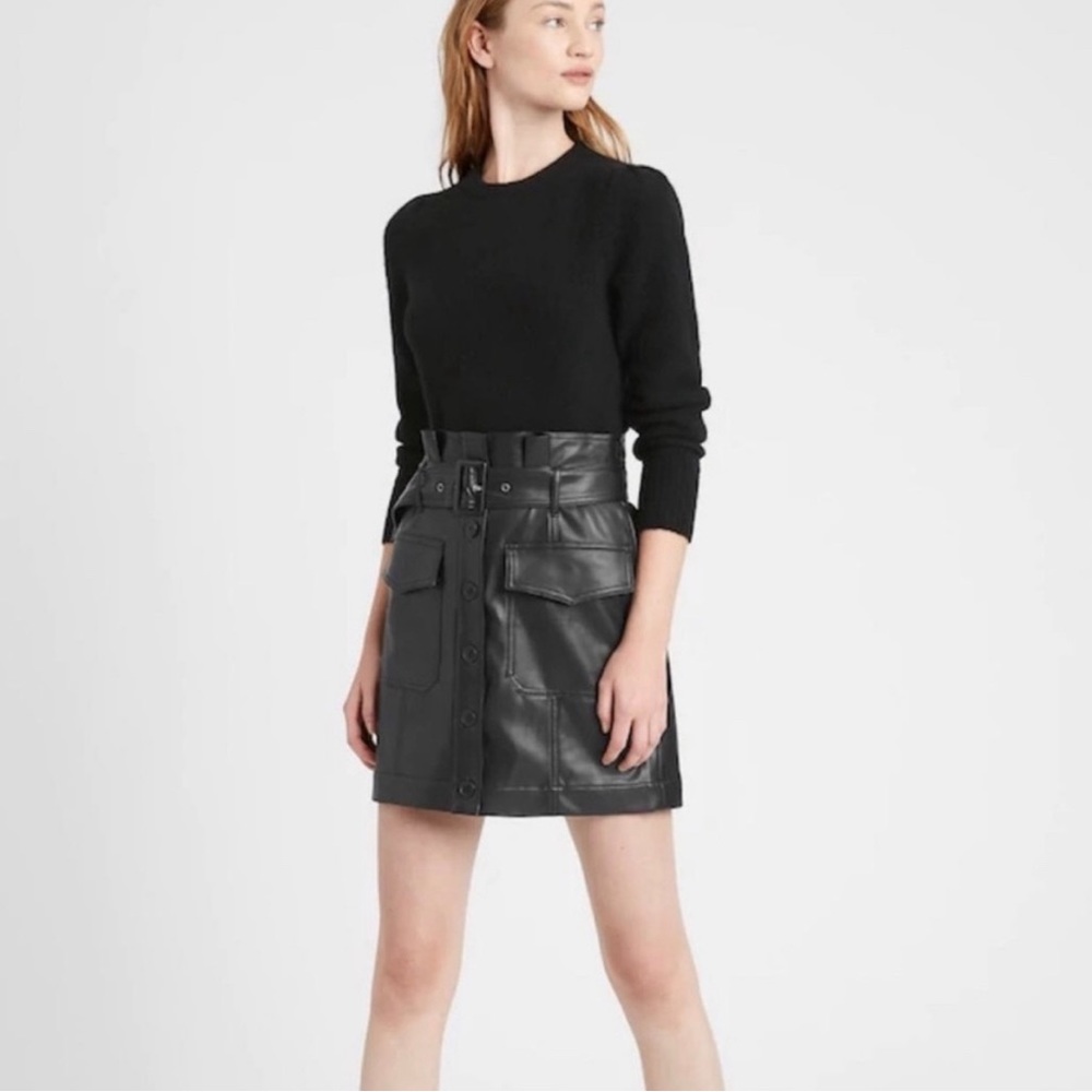 SALE! NWT Banana Republic faux leather skirt size 6